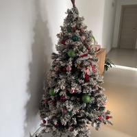 Albero di Natale innevato