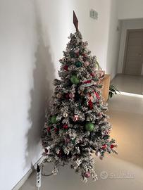 Albero di Natale innevato