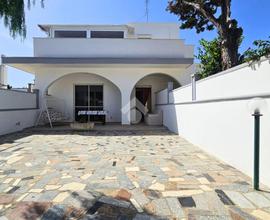 VILLA A SCHIERA A PORTO CESAREO