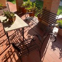 Tavolo e sedie da giardino