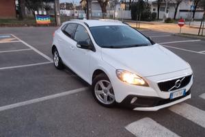 volvo v40 cross country 