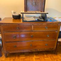 Cassettone originale Luigi XVI in noce e due sedie