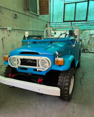 Toyota Land Cruiser FJ 42