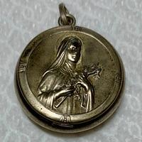 ciondolo rosario e moneta