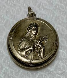 ciondolo rosario e moneta