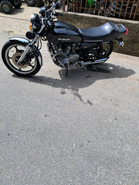Suzuki 550 gs