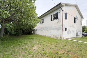 Soluzione Indipendente con giardino privato N/534