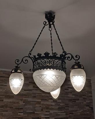 Lampadario antico in ferro battuto