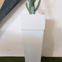 N.2 Vasi Grandi con LED RGB