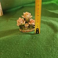 Miniatura floreale in porcellana – rose lavorate 
