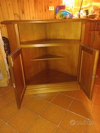 Mobile ad angolo in legno porta TV