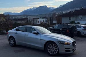 Jaguar XE 2.0 180CV automatica
