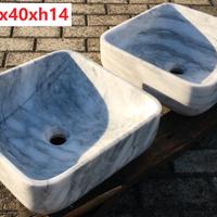 Coppia di lavabi in marmo bianco