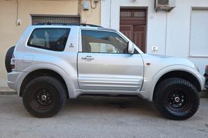 mitsubishi pajero v60 3.2 