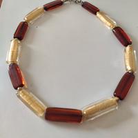 Collana di resina color ambra e color oro