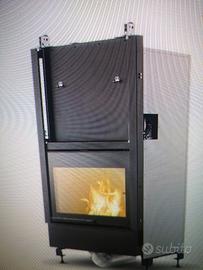 Privato vende Camino a legna con ventilazione