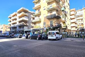 3 LOCALI A NAPOLI