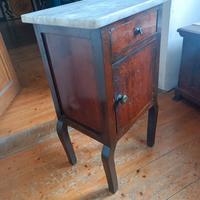 Comodino antico in legno massello