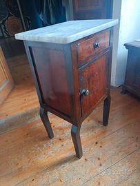 Comodino antico in legno massello