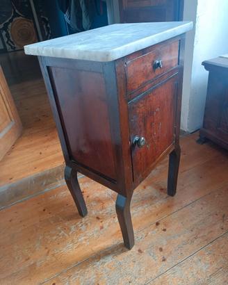 Comodino antico in legno massello