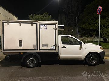 Furgone Toyota Hi-lux di doppia cella isotermica