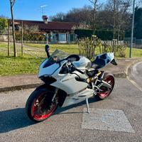 Ducati Panigale 899 V2