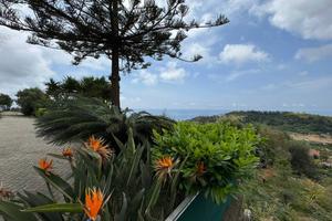 Villa di 110 m² con più di 5 locali e box auto dop