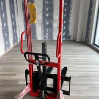 Elevatore manuale 890 euro