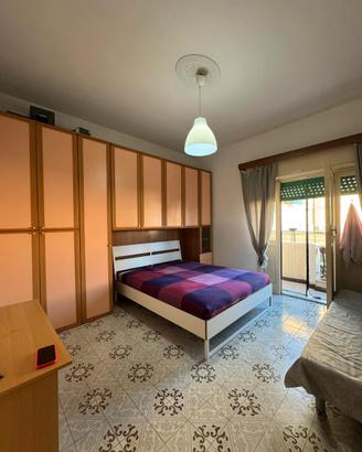 Ampia stanza silenziosa e soleggiata