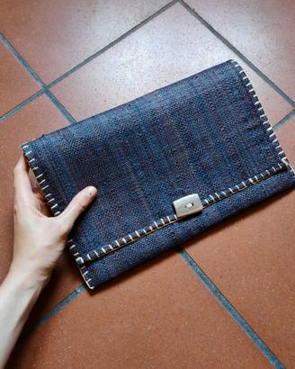Pochette Vestopazzo in paglia intrecciata blu
