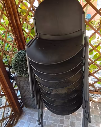 Sedie esterno / interno pratiche ed impilabili 