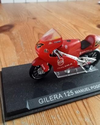 Gilera 125 Manuel Poggiali 2001 1/24