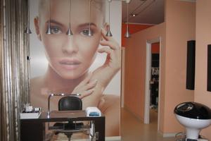 2 cabina estetica e 1 postazione nail ungh