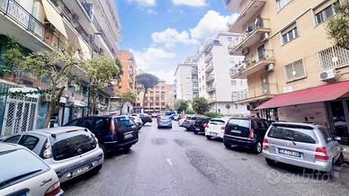 NEGOZIO A NAPOLI