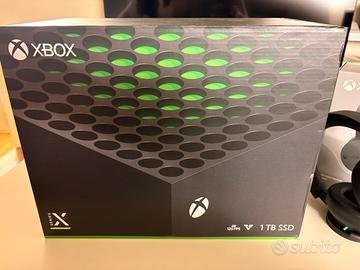 Xbox Series X con cuffie originali