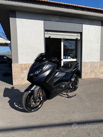 Yamaha T Max 560 black