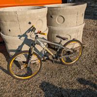 bmx bicicletta