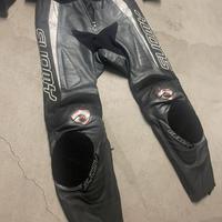 Tuta in pelle moto e casco