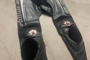 Tuta in pelle moto e casco