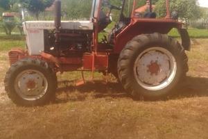 Trattore belarus e furgone ribaltabile