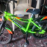 bicicletta per bambino dotata anche di rotelle 