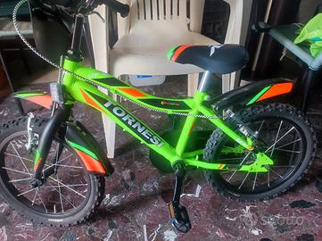 bicicletta per bambino dotata anche di rotelle 