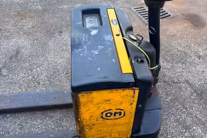 Transpallet elettrico manuale
