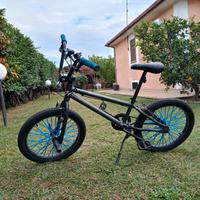 BMX Wipe personalizzata di blu. Tenuta benissimo 