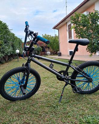 BMX Wipe personalizzata di blu. Tenuta benissimo 