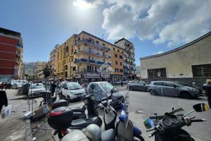 NEGOZIO A NAPOLI