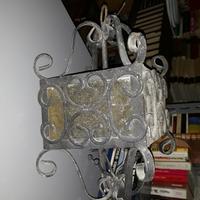 Lanterna a forma quadrata in ferro lavorato