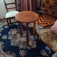 TAVOLINO  ROTONDO IN LEGNO A 3 GAMBE