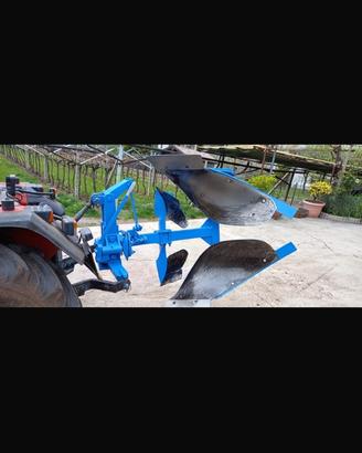 Aratro reversibile molto robusto