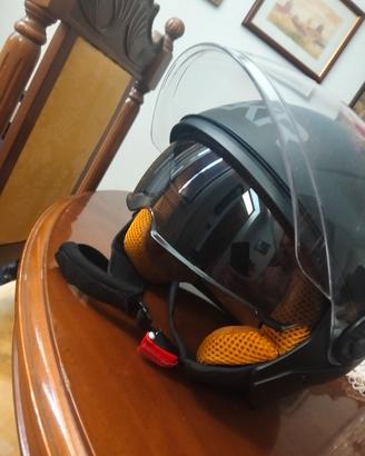 Casco Jet BKR colore nero con visiera usato poco